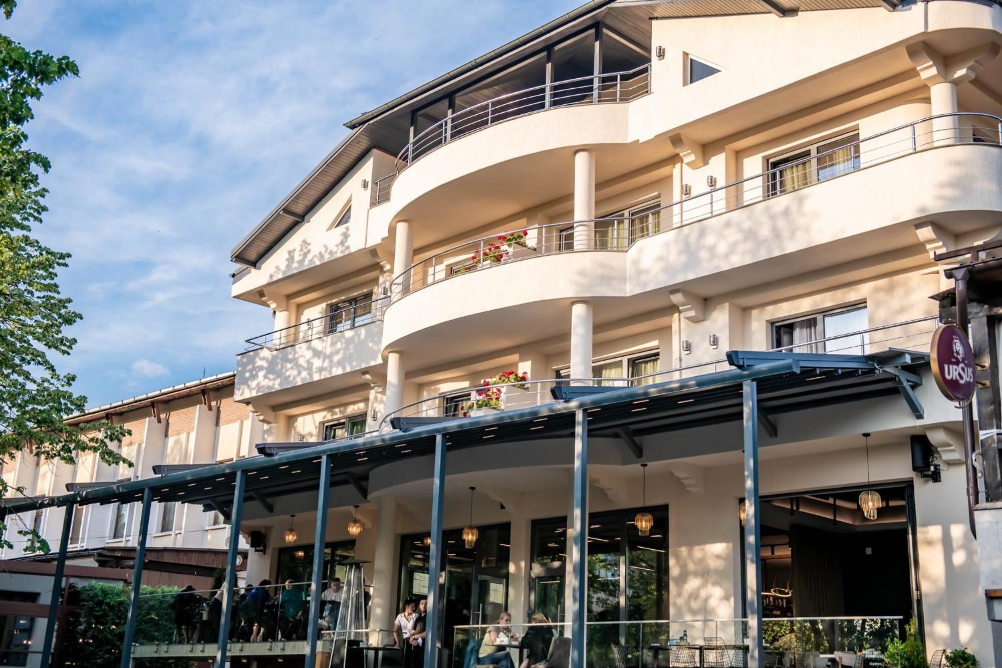 Hotel Thr Center Curtea de Argeş Exterior foto